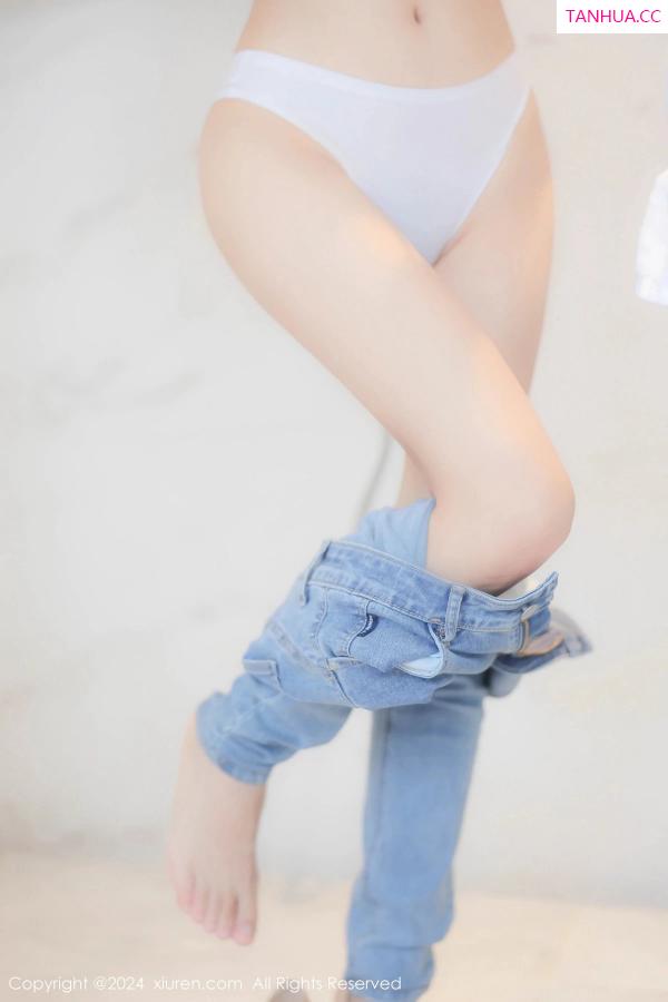   [XiuRen]高清写真图 2024.04.29 No.8467 周周不吃香菜 新人牛仔裤第39张图片